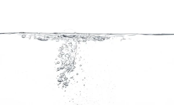 Woda Wlewana Zbiornika Pęcherzyki Plamy Widoczne Białym Tle — Zdjęcie stockowe