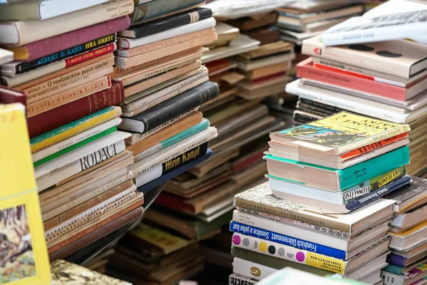 Brno République Tchèque Juin 2019 Des Piles Nombreux Vieux Livres — Photo