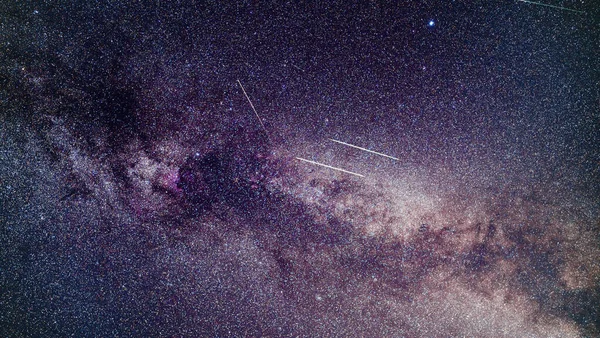 Meteoro Perseid Visível Sobre Fundo Forma Leitosa Região Perto Constelação — Fotografia de Stock