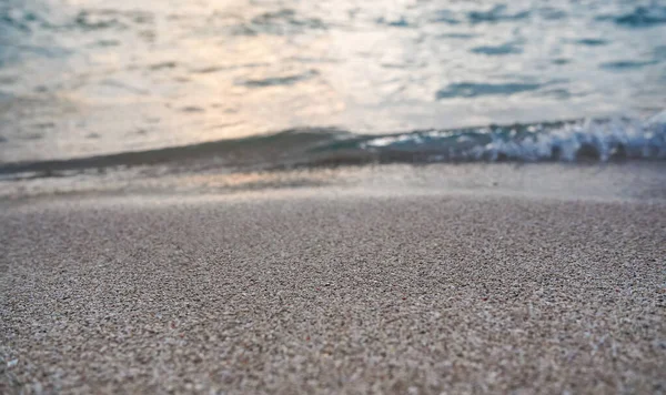 Plaża Piasek Pobliżu Myte Przez Morze Wody Oświetlone Przez Poranne — Zdjęcie stockowe