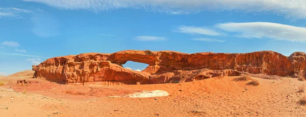 Piccola Formazione Archi Piccole Finestre Rocciose Nel Deserto Wadi Rum — Foto Stock