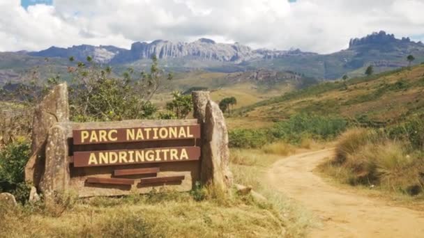 Parque Nacional Andringitra Madagascar Abril 2019 Assine Estrada Entrada Para — Vídeo de Stock