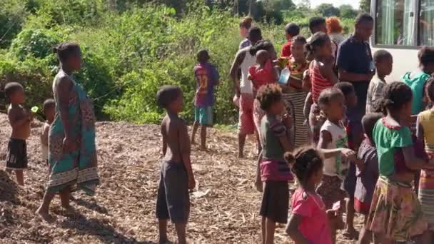 Andranovory Madagaskar April 2019 Grupp Okända Madagaskiska Barn Som Står — Stockvideo