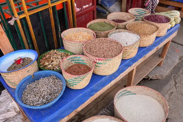 Ranohira Madagascar May 2019 Baskets Various Dried Seeds Beans Fish — Stock Photo, Image