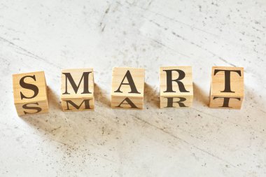 Yukarıdan görünümü, tahta gibi beyaz taş üzerinde 