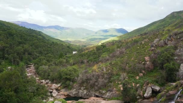 Panorama Com Pequenas Cachoeiras Rio Montanha Vistas Durante Caminhada Para — Vídeo de Stock