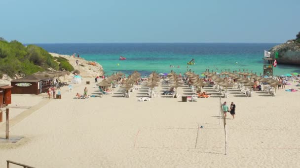 Cales Mallorca Spanje September 2019 Mensen Die Ontspannen Het Strand — Stockvideo