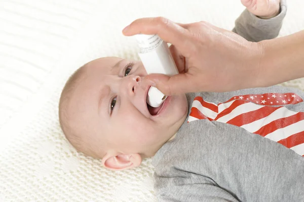 Munspray för baby — Stockfoto