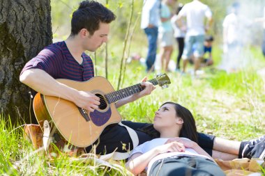 Çift piknikte rahatlatıcı