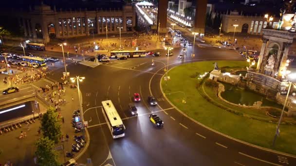 Verkeer in het centrum van Barcelona — Stockvideo