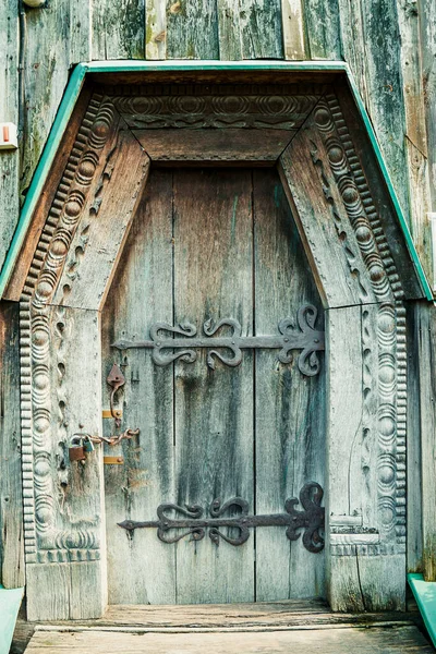 Velha Porta Madeira Histórica Vintage Com Decoração Metal Madeira — Fotografia de Stock