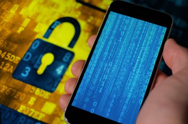 Cep telefonu tutan adam, bitcoin simgesi, borsa arkaplanı grafikli blok zinciri, kripto para birimleri veya bitcoin konsepti