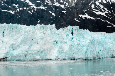 Alaska, Kanada 'daki Buzul Körfezi' nin detayları. Buzullar ve dağlı okyanuslar. Buzlu arazi.