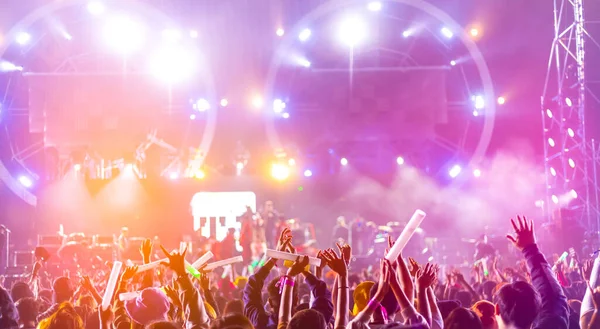 Multidão Com Mãos Levantadas Festival Concerto — Fotografia de Stock