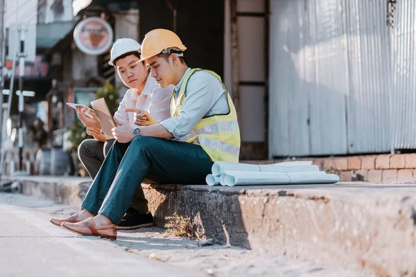 Architectuur Ingenieur Zakenman Enquête Controleer Site Constructie Met Tablet Dragen — Stockfoto