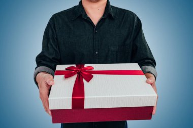 Noel, sevgililer günü, bayram hediye kutusu konsepti. Birkaç sürpriz hediye kutusu..