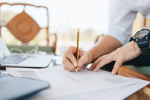 Administrator Businessman Making Report Calculating Balance Business Analyzing Income Charts — Stock Photo, Image