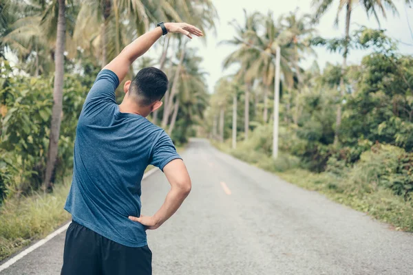 Giovane Che Allunga Nel Parco Prima Correre Giovane Allenamento Prima — Foto Stock