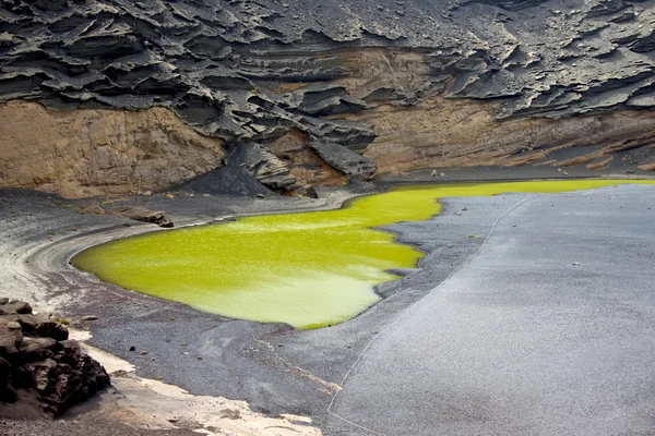 绿色泻湖黑粗火山的火山口 — 图库照片