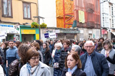 VITORIA, İspanya - 08 Mart 2020: Uluslararası Kadınlar Günü protestosu. İspanya Vitoria 'da eşitlik ve kadın hakları için mücadele 8 Mart 2020' de.