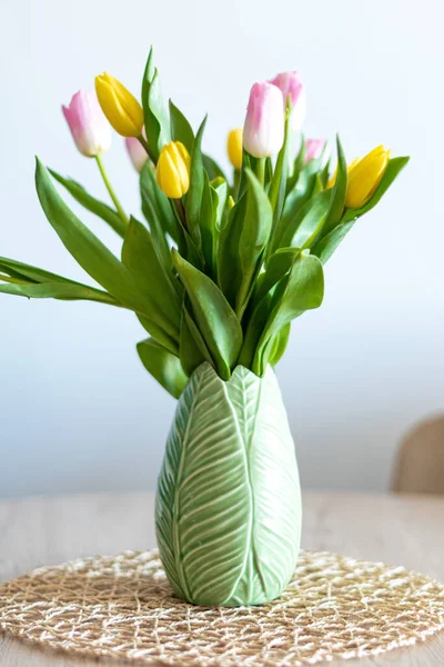 Vertical Photo Nice Composition Pink Yellow Tulips Green Vase House Imagens De Bancos De Imagens Sem Royalties