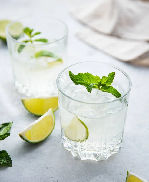 Two Glasses Lime Lemonade Mojito Lime Slices Mint White Background — Stock Photo, Image