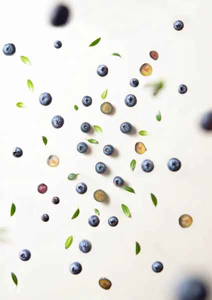 Concept Flat Lay Few Juicy Blueberries Levitation Green Leaves Yellow — Fotografia de Stock