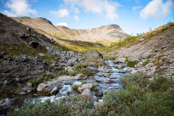 Bellissimo Paesaggio Delle Montagne Del Khibiny Con Rocce Torrente Montagna — Foto Stock