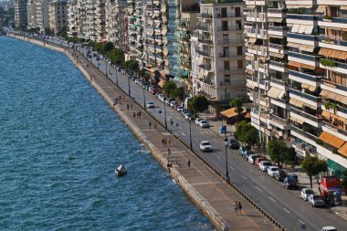 Selanik / Yunanistan - 9 Ağustos 2015: Selanik 'teki Beyaz Kule' den Selanik, Makedonya ve Yunanistan 'a görüntü.
