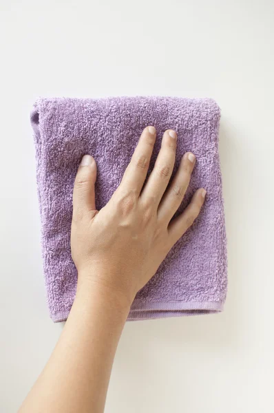 Hand med handduk — Stockfoto