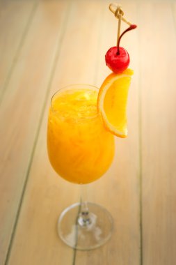 Buzlu portakal suyu mocktail 