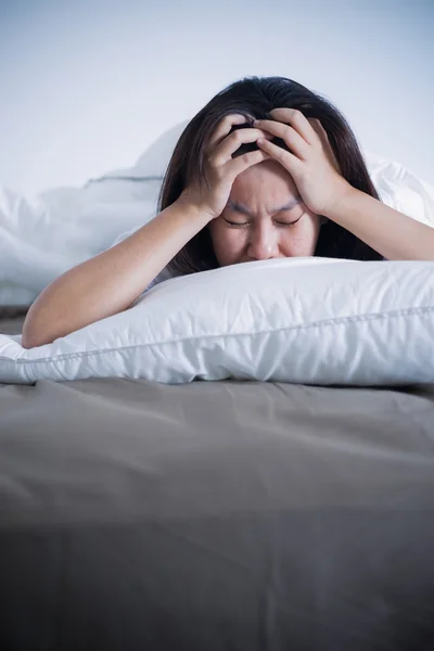 Kadın hissi stres yatağa.