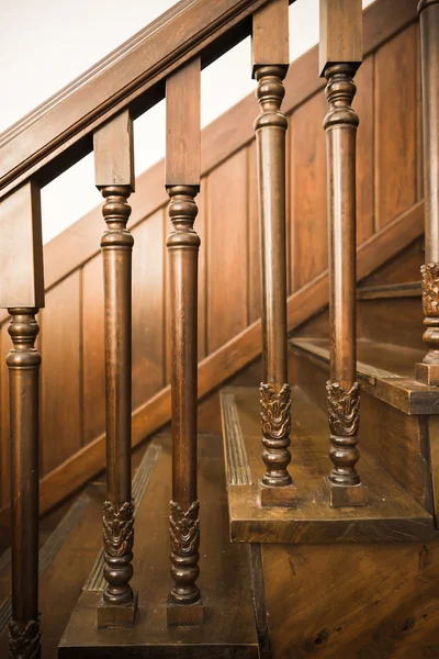 Escadas de madeira antiga — Fotografia de Stock