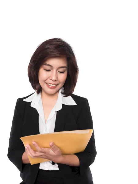 Retrato de mujer de negocios sonriente con carpeta de papel — Foto de Stock