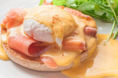 yumurta benedict