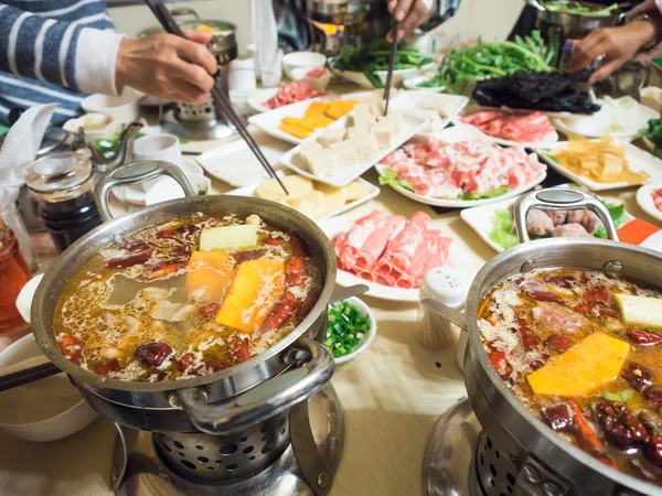 Chinese dinning dip sliced meat in chilli hot soup — Stock Photo, Image