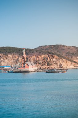 İskele üzerinden dışarı balıkçı teknesi 