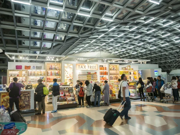 Negozio duty free all'aeroporto di Suvanaphumi — Foto Stock