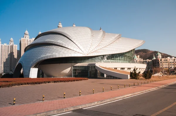 Dalian Shell Museum op het Xinghai plein. — Stockfoto