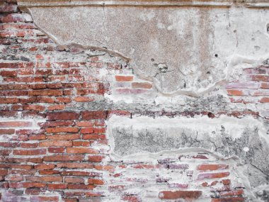 Betonlu eski tuğla duvar