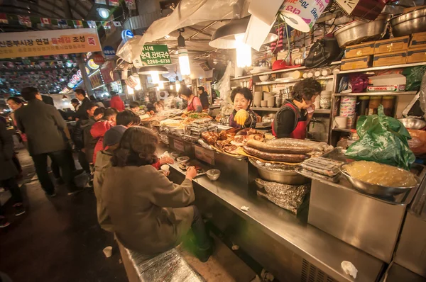 Mercado tradicional de Gwangjang . —  Fotos de Stock