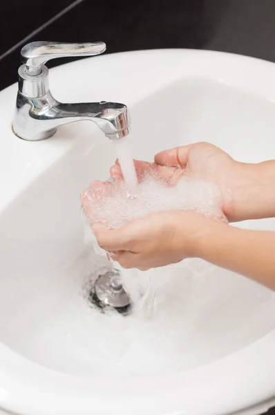 Washing hands — Stock Photo, Image