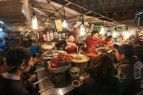 Mercado tradicional de gwangjang . — Fotografia de Stock
