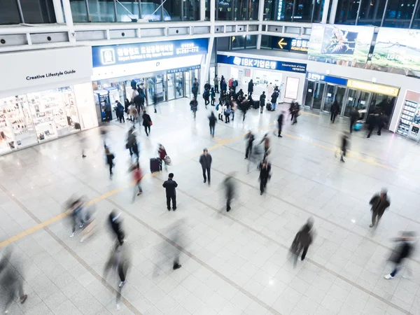 ソウル駅の中の乗客. — ストック写真