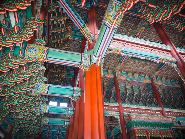 Detal dachu pałacu Gyeongbokgung — Zdjęcie stockowe