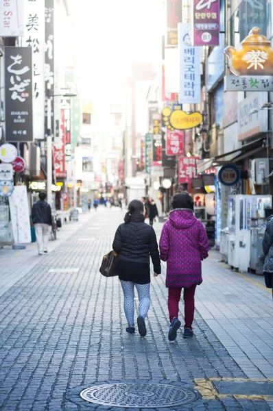 Mensen in Namp'o Gil, Busan — Stockfoto