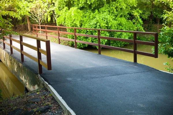 Asphaltstraße Brückenweg — Stockfoto