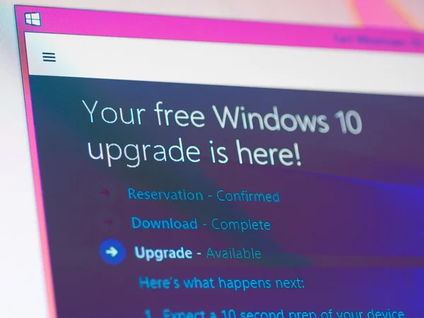 Ekran aktualizacji Microsoft Windows 10. — Zdjęcie stockowe