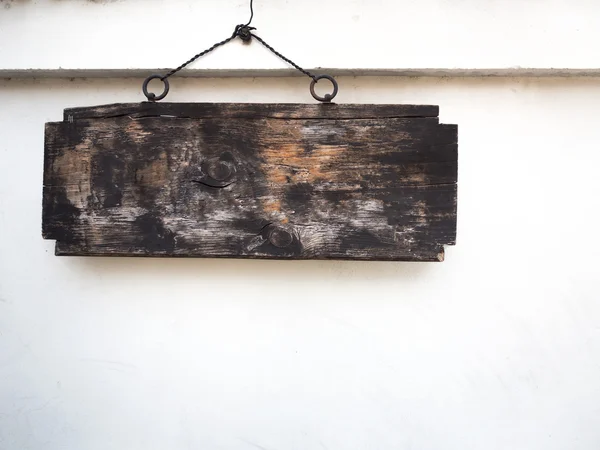 Altes Holzschild hängt — Stockfoto