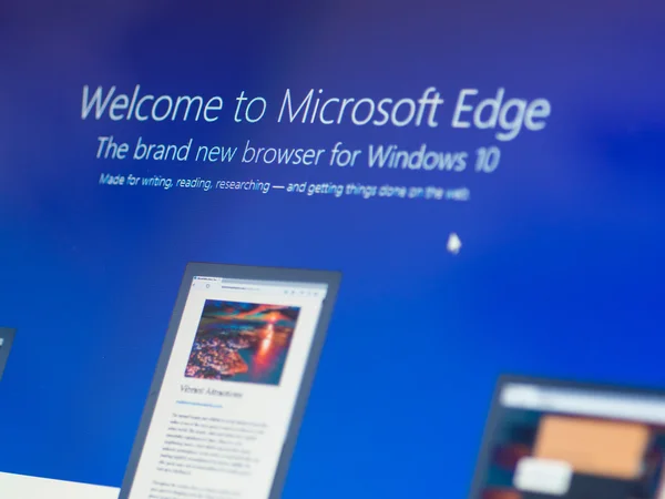 Menu screen of new Windows 10 focussed on Mirosoft Edge icon — Stock Photo, Image